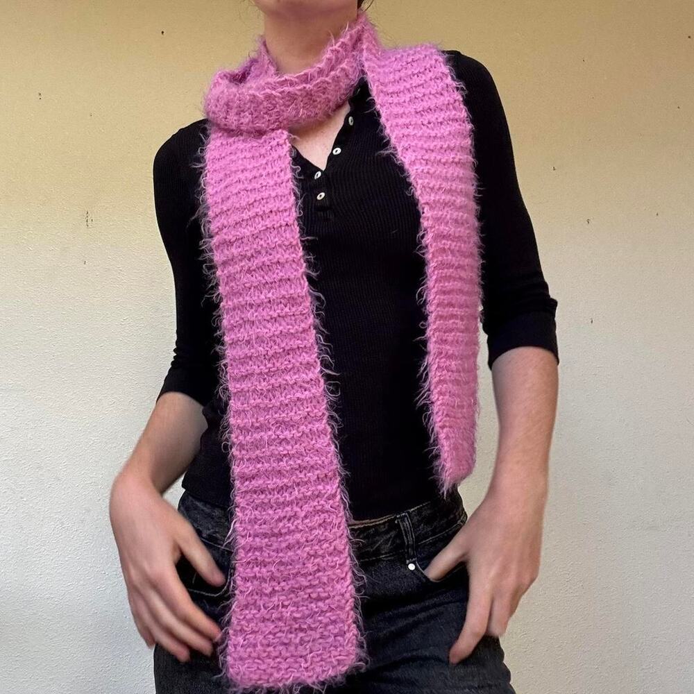 Pink fuzzy knit scarf - Picture 3 of 5